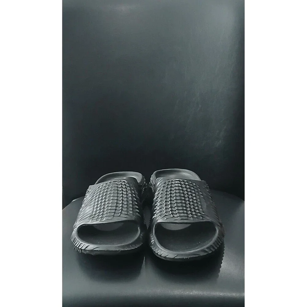 American Exchange Men Slippers. Black. Cushioned. Size 12